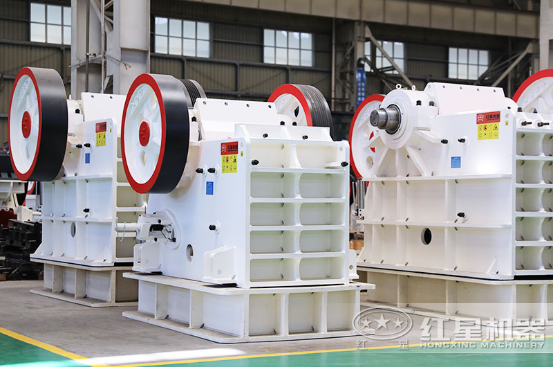 顎式碎石機(jī)圖片