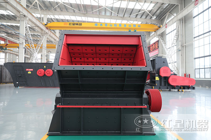 反擊破碎機擔(dān)當(dāng)中細(xì)碎機