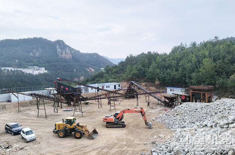 巖石碎石機(jī)工作現(xiàn)場圖片 巖石碎石機(jī)工作現(xiàn)場圖片