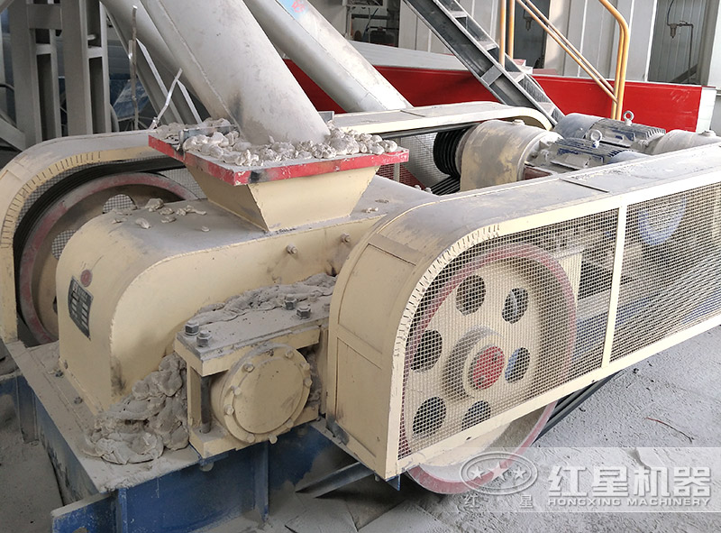 時(shí)產(chǎn)50噸對輥破碎機(jī)作業(yè)現(xiàn)場 時(shí)產(chǎn)50噸對輥破碎機(jī)作業(yè)現(xiàn)場