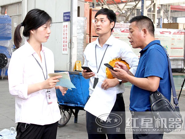 紅星人員為用戶選型指導(dǎo)現(xiàn)場(chǎng) 紅星人員為用戶選型指導(dǎo)現(xiàn)場(chǎng)