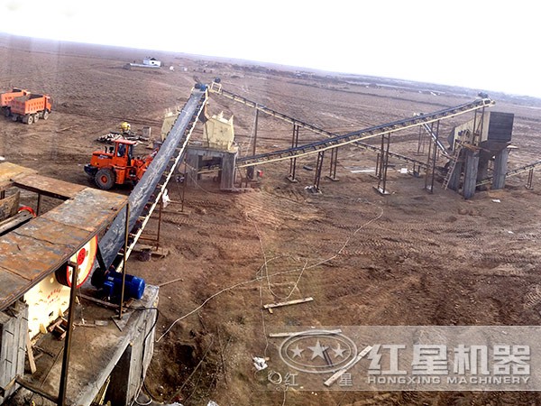 時(shí)產(chǎn)100噸青石破碎生產(chǎn)線作業(yè)現(xiàn)場(chǎng) 時(shí)產(chǎn)100噸青石破碎生產(chǎn)線作業(yè)現(xiàn)場(chǎng)