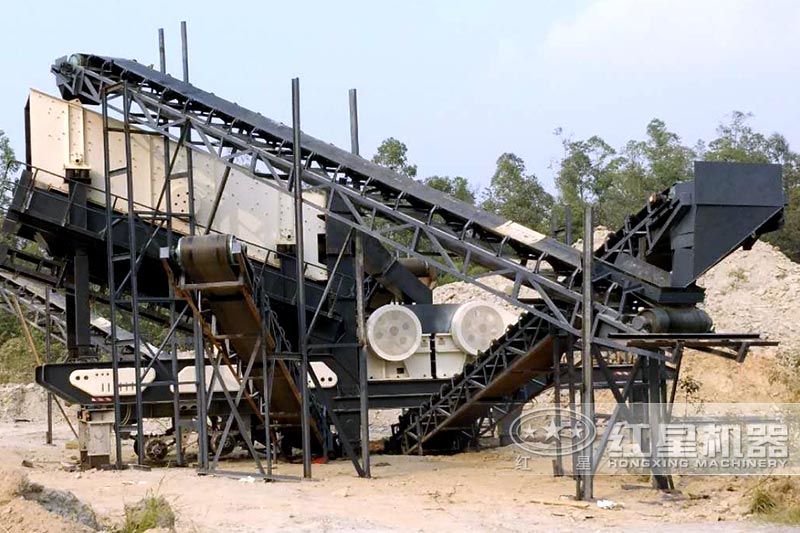 作業(yè)現場的移動式石頭粉石子機