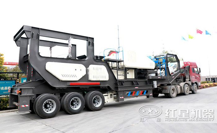 移動式破碎機(jī)搭載車頭就能走 移動式破碎機(jī)搭載車頭就能走