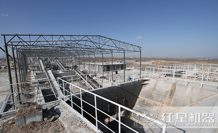 山東環(huán)保型青石破碎生產(chǎn)線現(xiàn)場(chǎng) 山東環(huán)保型青石破碎生產(chǎn)線現(xiàn)場(chǎng)