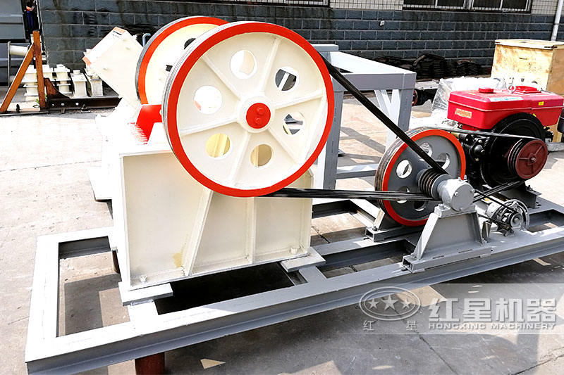 小型柴油機(jī)移動石子破碎機(jī) 