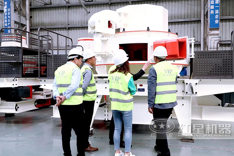客戶來紅星參觀制砂機(jī)，考察廠區(qū)