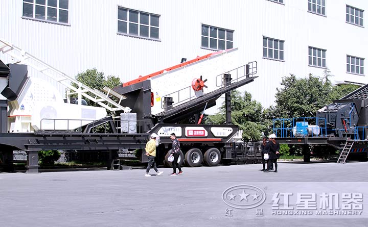 移動石頭破碎機(jī)廠區(qū)