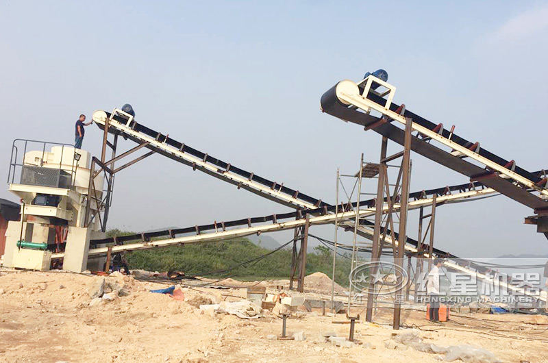 時產(chǎn)200噸風化石制砂生產(chǎn)現(xiàn)場
