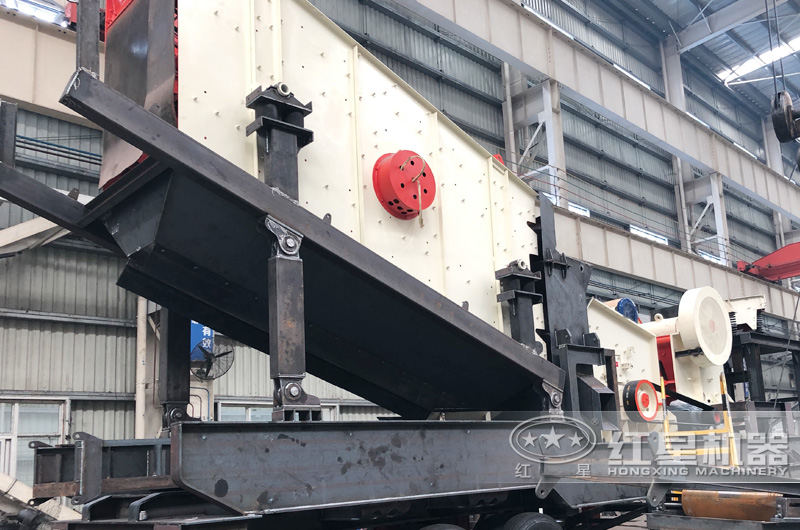 移動破碎篩分一體機，圖為搭載反擊破和振動篩