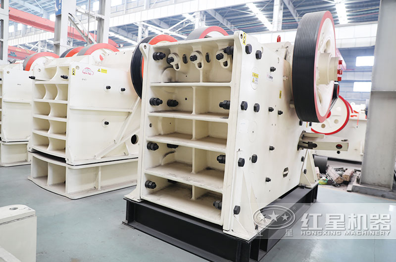 花崗巖粗碎設(shè)備，鄂式破碎機