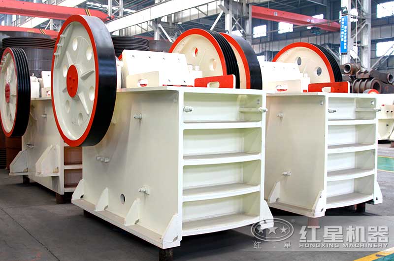 PE鄂式破石機(jī)，設(shè)計(jì)簡(jiǎn)單，運(yùn)行穩(wěn)定