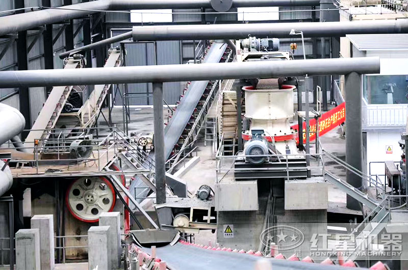 砂石生產(chǎn)線現(xiàn)場單缸圓錐式破碎機 砂石生產(chǎn)線現(xiàn)場單缸圓錐式破碎機