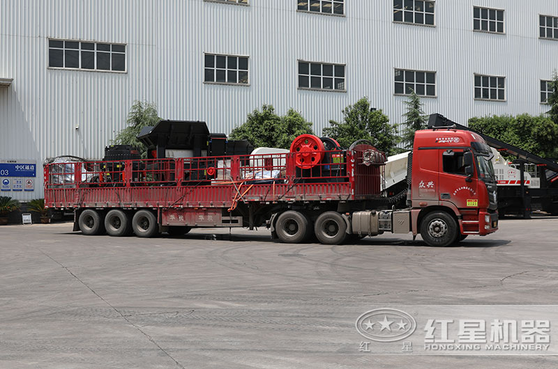 花崗巖圓錐破碎機設(shè)備發(fā)貨中