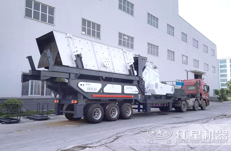 移動(dòng)式破碎站車頭牽引行走