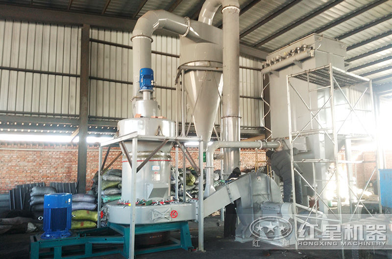 時(shí)產(chǎn)量50噸雷蒙磨粉機(jī)現(xiàn)場