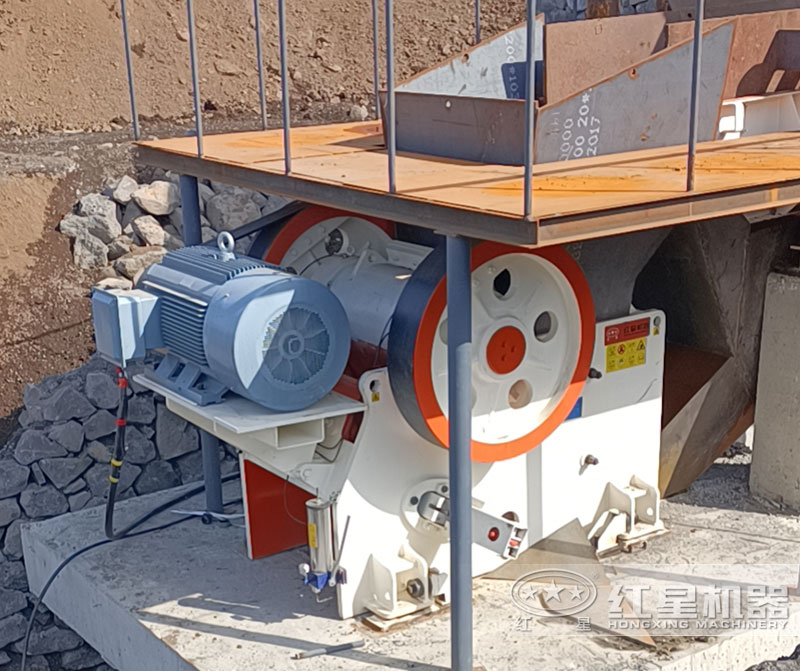 CJ顎式破碎機作業(yè)現場